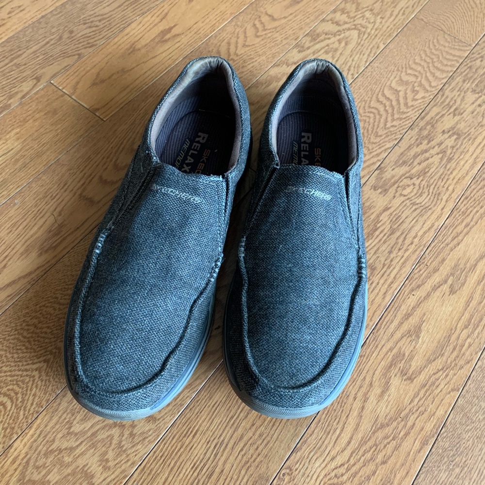 Men’s slip on sketcher size 11